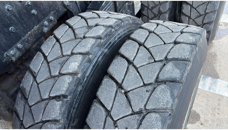 Camion benne MAN 35.414 (6 CYLINDER / 8X6 / BIG AXLES / STEEL SUSP. / LAMES / GRAND PONT): photos 14