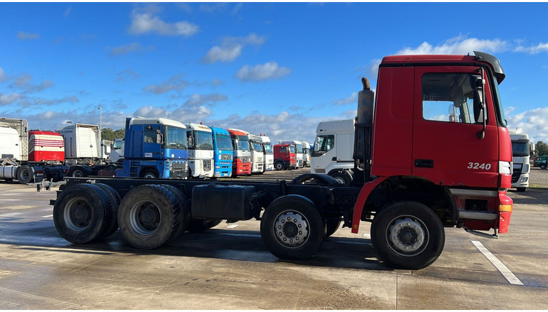 Mercedes-Benz Actros 3240 (GRAND PONT / LAMES / EPS / MP1 / 12 ROUES) - Châssis cabine: photos 5 Mercedes-Benz Actros 3240 (GRAND PONT / LAMES / EPS / MP1 / 12 ROUES) - Châssis cabine: photos 5