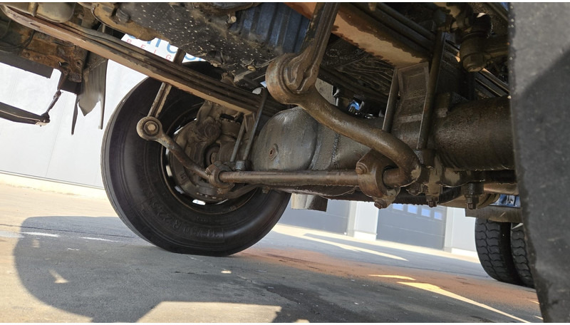 Camion benne Mercedes-Benz Actros 3331 (BOITE MANUELLE / 6X6 / LAMES / GRAND PONT / V6): photos 13