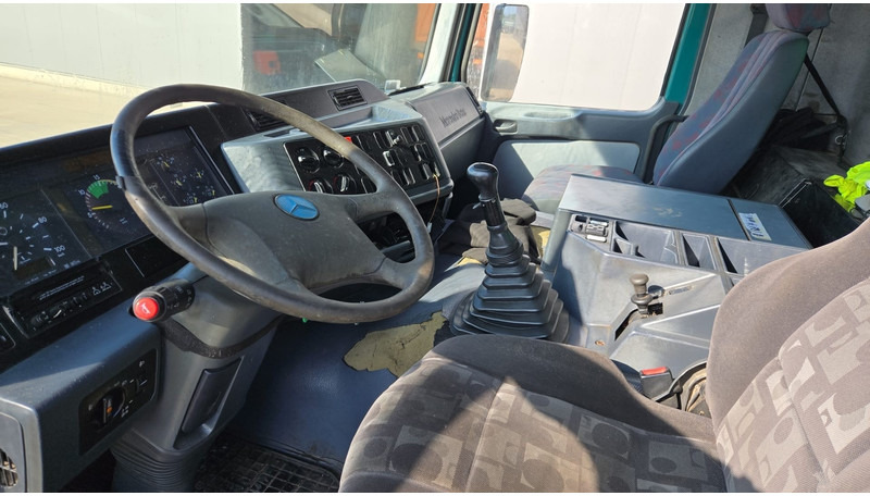 Camion benne Mercedes-Benz Actros 3331 (BOITE MANUELLE / 6X6 / LAMES / GRAND PONT / V6): photos 15