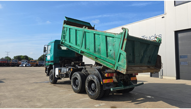 Camion benne Mercedes-Benz Actros 3331 (BOITE MANUELLE / 6X6 / LAMES / GRAND PONT / V6): photos 7