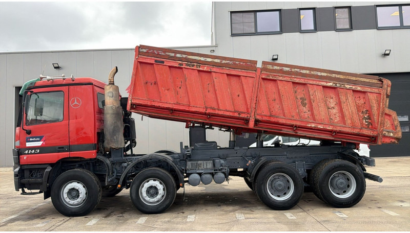 Camion benne Mercedes-Benz Actros 4143 (GRAND PONT / BOITE MANUELLE / LAMES / 8X4 / STEEL SUSP.): photos 6