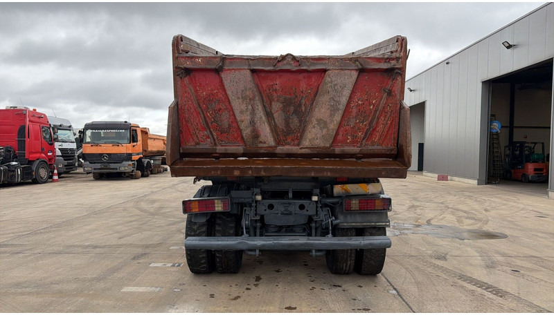 Mercedes-Benz Actros 4143 (GRAND PONT / BOITE MANUELLE / LAMES / 8X4 / STEEL SUSP.) - Camion benne: photos 5 Mercedes-Benz Actros 4143 (GRAND PONT / BOITE MANUELLE / LAMES / 8X4 / STEEL SUSP.) - Camion benne: photos 5