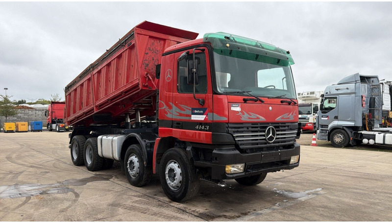 Mercedes-Benz Actros 4143 (GRAND PONT / BOITE MANUELLE / LAMES / 8X4 / STEEL SUSP.) - Camion benne: photos 3 Mercedes-Benz Actros 4143 (GRAND PONT / BOITE MANUELLE / LAMES / 8X4 / STEEL SUSP.) - Camion benne: photos 3
