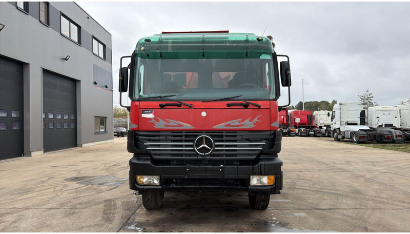 Mercedes-Benz Actros 4143 (GRAND PONT / BOITE MANUELLE / LAMES / 8X4 / STEEL SUSP.) - Camion benne: photos 2 Mercedes-Benz Actros 4143 (GRAND PONT / BOITE MANUELLE / LAMES / 8X4 / STEEL SUSP.) - Camion benne: photos 2