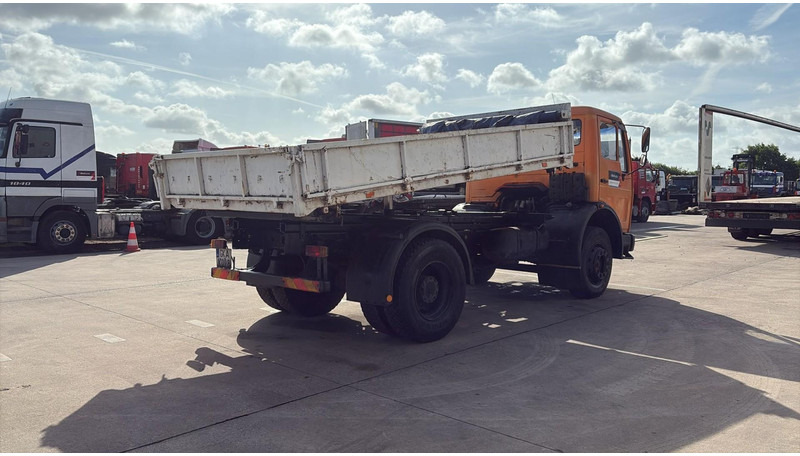 Mercedes-Benz SK 1628 (V8 / LAMES / GRAND PONT / POMPE MANUELLE) - Camion benne: photos 5 Mercedes-Benz SK 1628 (V8 / LAMES / GRAND PONT / POMPE MANUELLE) - Camion benne: photos 5