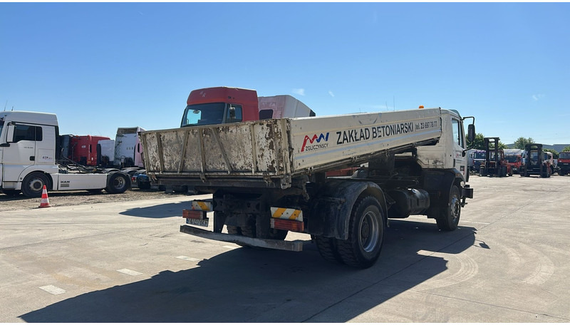 Mercedes-Benz SK 1820 (POMPE MANUELLE / LAMES / GRAND PONT / TRES PROPRE) - Camion benne: photos 5 Mercedes-Benz SK 1820 (POMPE MANUELLE / LAMES / GRAND PONT / TRES PROPRE) - Camion benne: photos 5