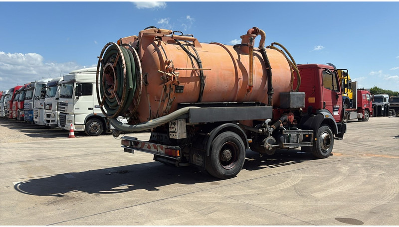 Mercedes-Benz SK 1824 (11.000 L VACUUM / HYDROCUREUR / V6 / BOITE MANUELLE) - Camion hydrocureur: photos 4 Mercedes-Benz SK 1824 (11.000 L VACUUM / HYDROCUREUR / V6 / BOITE MANUELLE) - Camion hydrocureur: photos 4