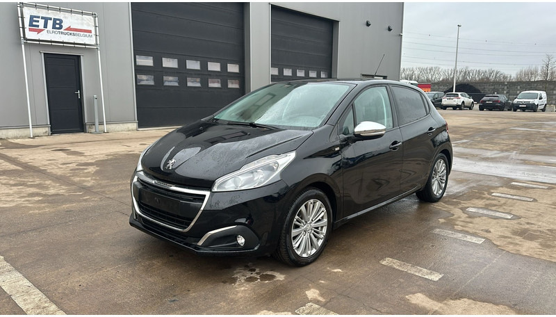Peugeot 208 (BELGIAN CAR / AIRCO / 5 DOORS / PETROL) - Voiture à hayon: photos 1 Peugeot 208 (BELGIAN CAR / AIRCO / 5 DOORS / PETROL) - Voiture à hayon: photos 1