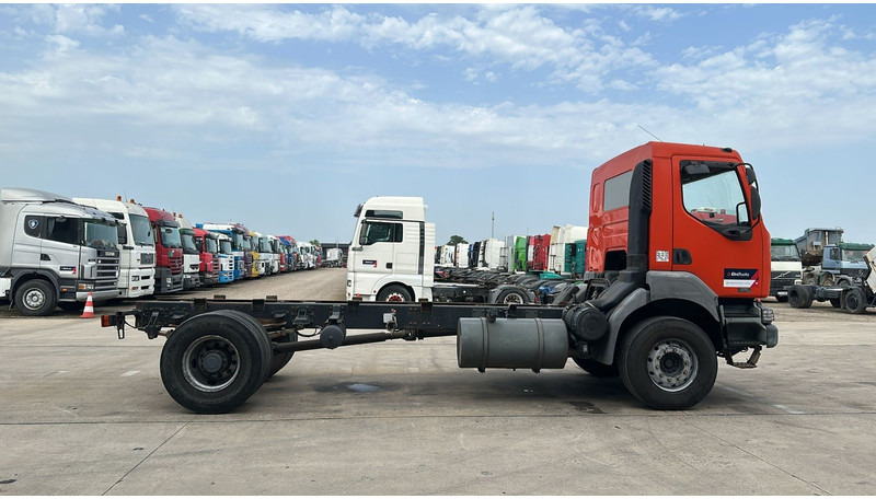 Renault Kerax 370 (GRAND PONT / LAMES / PROPRE / BOITE MANUELLE / STEEL SUSP.) - Châssis cabine: photos 3 Renault Kerax 370 (GRAND PONT / LAMES / PROPRE / BOITE MANUELLE / STEEL SUSP.) - Châssis cabine: photos 3