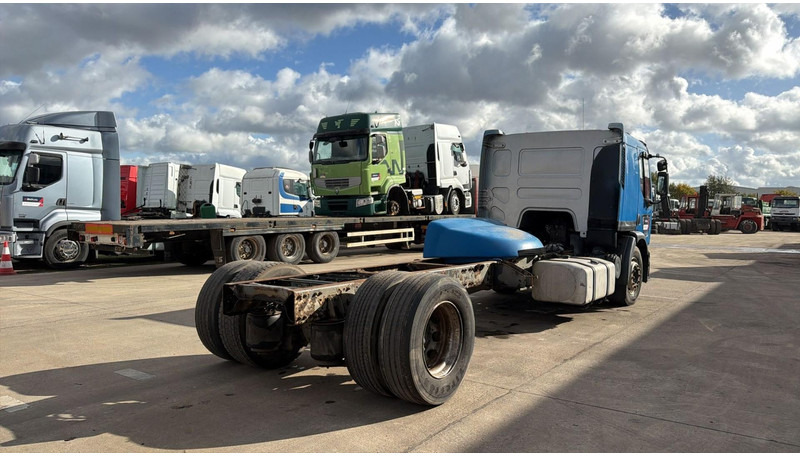 Renault Premium 320 (BOITE MANUELLE / MANUAL GEARBOX) - Châssis cabine: photos 4 Renault Premium 320 (BOITE MANUELLE / MANUAL GEARBOX) - Châssis cabine: photos 4