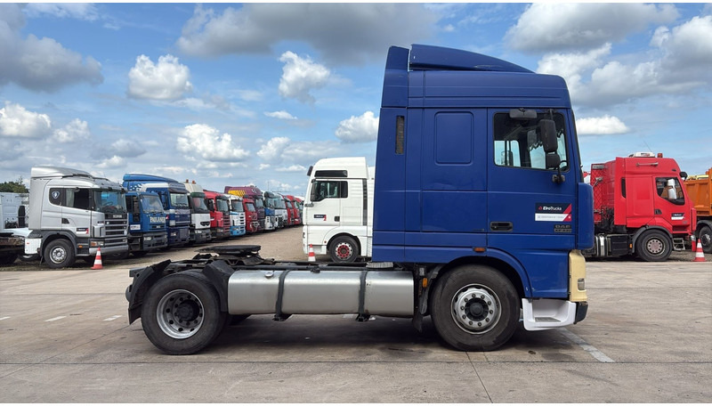 DAF 95 XF 430 (EURO 3 / BOITE MANUELLE / MANUAL GEARBOX) - Tracteur routier: photos 4 DAF 95 XF 430 (EURO 3 / BOITE MANUELLE / MANUAL GEARBOX) - Tracteur routier: photos 4