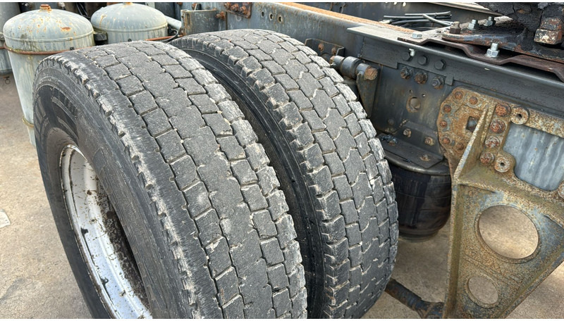 Tracteur routier DAF CF 85.410 (BELGIAN TRUCK / HOOK / 10 TYRES): photos 9