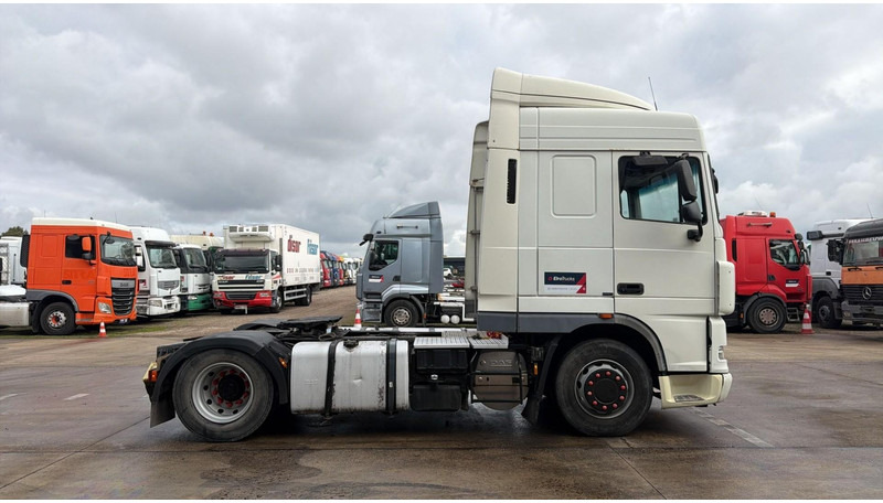 DAF XF 105.410 (BOITE MANUELLE / MANUAL GEARBOX) - Tracteur routier: photos 3 DAF XF 105.410 (BOITE MANUELLE / MANUAL GEARBOX) - Tracteur routier: photos 3