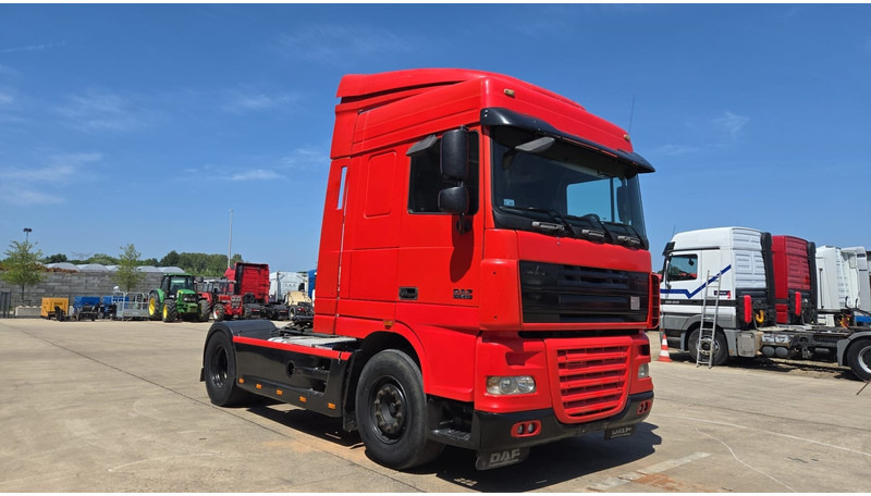 DAF XF 105.410 (BOITE MANUELLE / SUPER PROPRE !!! / TRES BONNE ETAT / AIRCO / MANUAL GEARBOX) - Tracteur routier: photos 3 DAF XF 105.410 (BOITE MANUELLE / SUPER PROPRE !!! / TRES BONNE ETAT / AIRCO / MANUAL GEARBOX) - Tracteur routier: photos 3