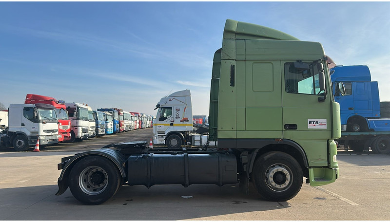 DAF XF 95.430 (EURO 2 / MANUAL PUMP / POMPE MANUELLE / BOITE MANUELLE) - Tracteur routier: photos 2 DAF XF 95.430 (EURO 2 / MANUAL PUMP / POMPE MANUELLE / BOITE MANUELLE) - Tracteur routier: photos 2