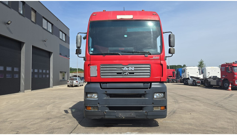 MAN TGA 18.390 (BOITE MANUELLE / MANUAL GEARBOX / PTO / POMPE HYDRAULIQUE) - Tracteur routier: photos 2 MAN TGA 18.390 (BOITE MANUELLE / MANUAL GEARBOX / PTO / POMPE HYDRAULIQUE) - Tracteur routier: photos 2