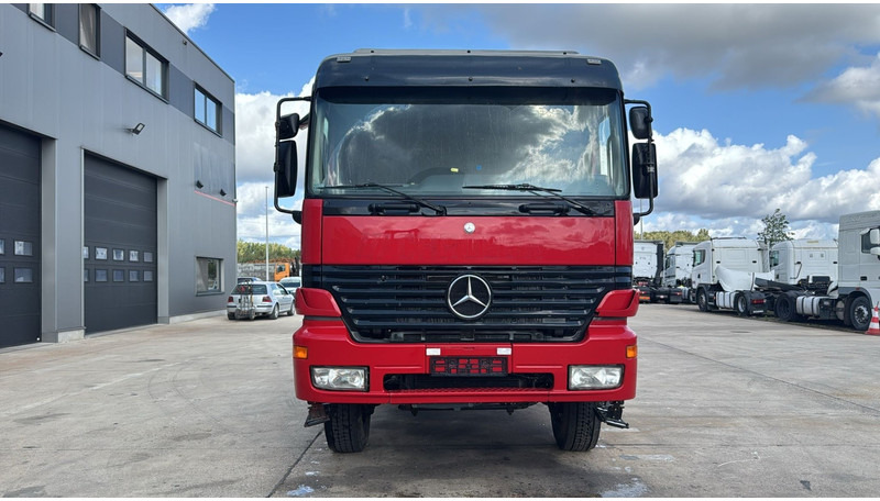 Mercedes-Benz Actros 1840 (4X4 / LAMES / GRANT PONT / PARFAIT ETAT / MP1 / V6 / ALLRAD) - Tracteur routier: photos 2 Mercedes-Benz Actros 1840 (4X4 / LAMES / GRANT PONT / PARFAIT ETAT / MP1 / V6 / ALLRAD) - Tracteur routier: photos 2