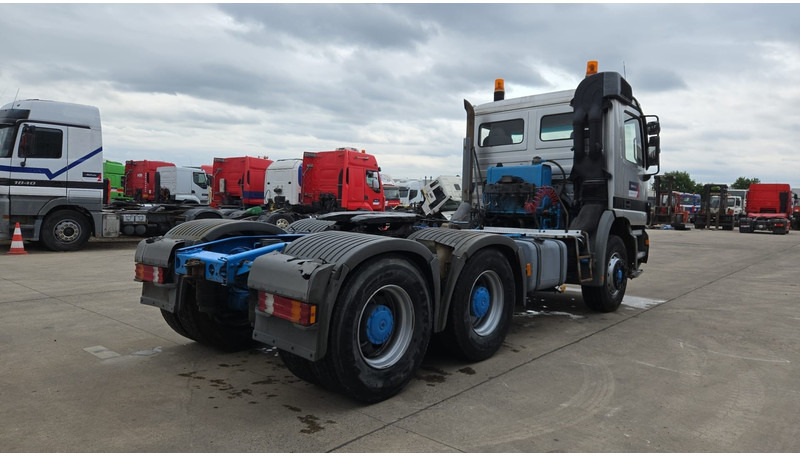 Mercedes-Benz actros 2643 (184.000 KM !! / EPS / 6X4 / TRACTEUR ORIGINAL / 3 PEDALES / GRAND PONT / PARFAIT ETAT) - Tracteur routier: photos 5 Mercedes-Benz actros 2643 (184.000 KM !! / EPS / 6X4 / TRACTEUR ORIGINAL / 3 PEDALES / GRAND PONT / PARFAIT ETAT) - Tracteur routier: photos 5