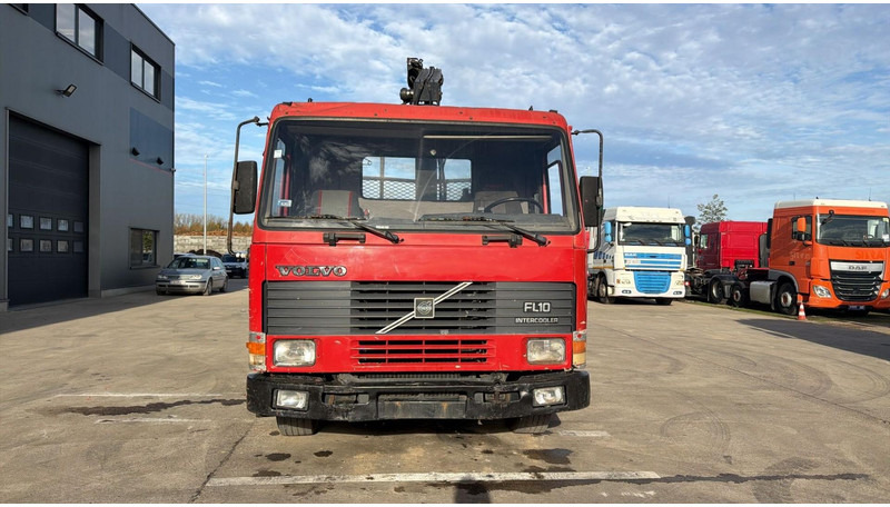 Volvo FL 10 - 320 (MANUAL PUMP / STEEL SUSP. / CRANE / LAMES / POMPE MANUELLE) - Camion plateau, Camion grue: photos 2 Volvo FL 10 - 320 (MANUAL PUMP / STEEL SUSP. / CRANE / LAMES / POMPE MANUELLE) - Camion plateau, Camion grue: photos 2