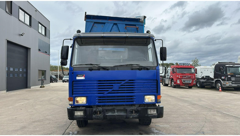 Volvo FL 12.380 (8X4 /STEEL SUSP. / BOITE MANUELLE / MANUAL GEARBOX) - Camion benne: photos 2 Volvo FL 12.380 (8X4 /STEEL SUSP. / BOITE MANUELLE / MANUAL GEARBOX) - Camion benne: photos 2