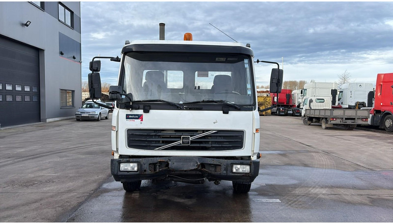 Volvo FL 220 (BELGIAN TRUCK / CAMION BELGE / MANUAL GEARBOX) - Châssis cabine: photos 2 Volvo FL 220 (BELGIAN TRUCK / CAMION BELGE / MANUAL GEARBOX) - Châssis cabine: photos 2