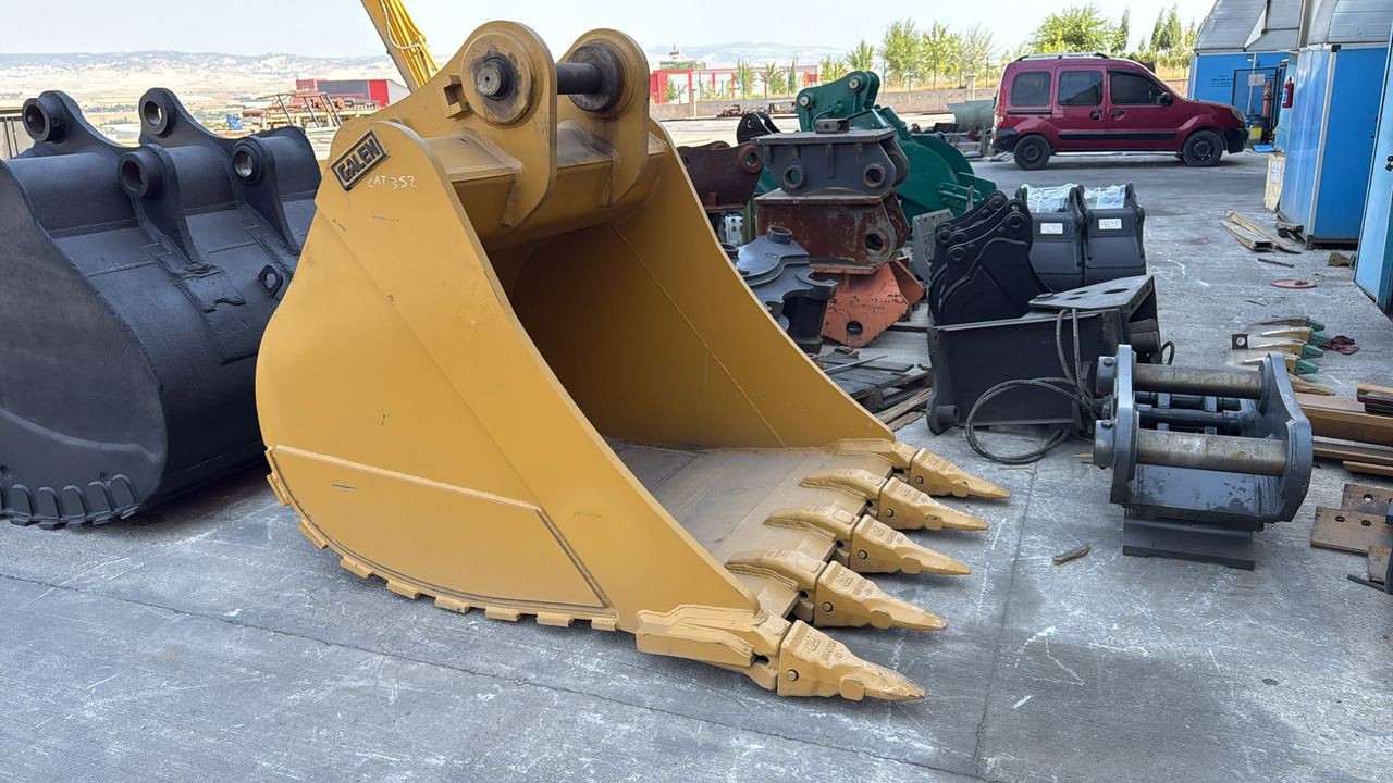 CATERPILLAR 352 General Purpose Bucket - Godet pour pelle: photos 1 CATERPILLAR 352 General Purpose Bucket - Godet pour pelle: photos 1