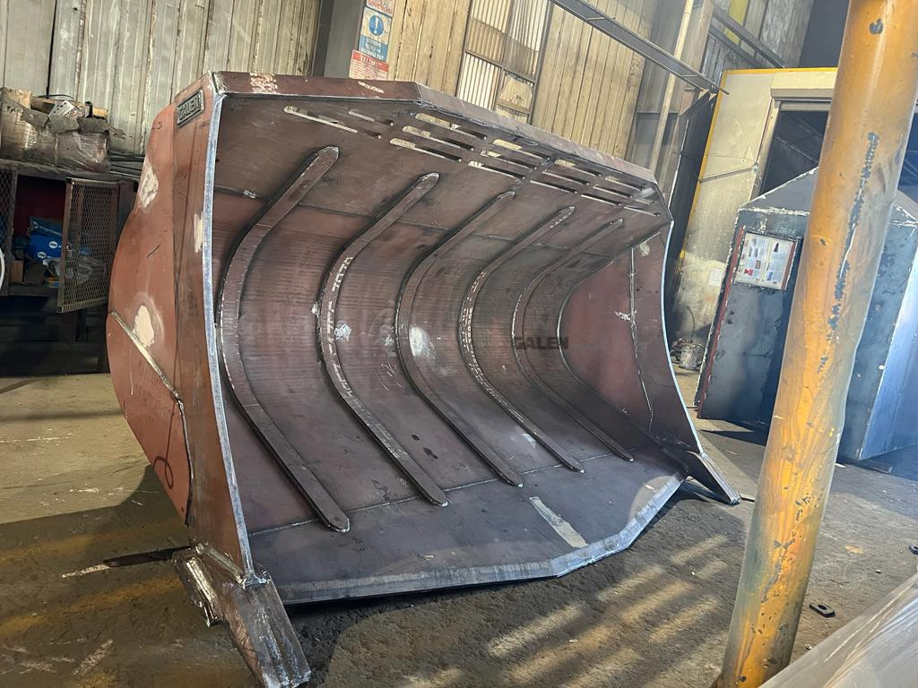 CATERPILLAR 988 Marble Attachments - Fourches pour Chargeuse sur pneus: photos 4 CATERPILLAR 988 Marble Attachments - Fourches pour Chargeuse sur pneus: photos 4