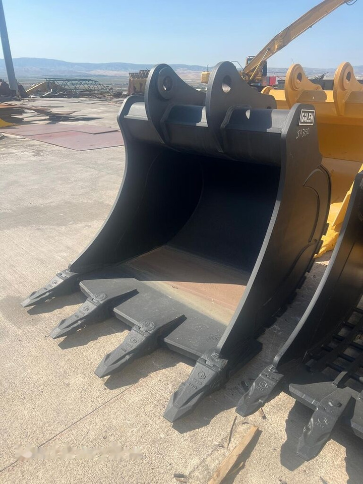 Komatsu PC350 Bucket from Stock - Godet pour pelle: photos 2 Komatsu PC350 Bucket from Stock - Godet pour pelle: photos 2
