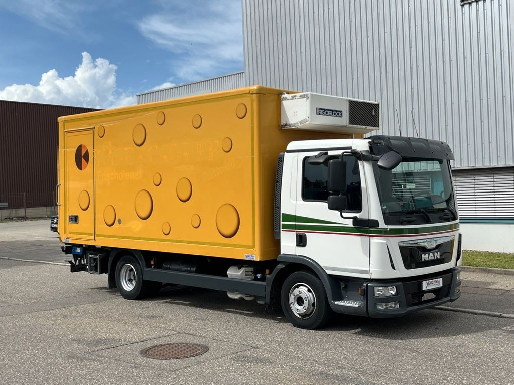 MAN TGL 8.220 Kühlkoffer 5,26m LBW Klima Luftgef. MAN TGL 8.220 Kühlkoffer 5,26m LBW Klima Luftgef. - Utilitaire frigorifique: photos 1 MAN TGL 8.220 Kühlkoffer 5,26m LBW Klima Luftgef. MAN TGL 8.220 Kühlkoffer 5,26m LBW Klima Luftgef. - Utilitaire frigorifique: photos 1