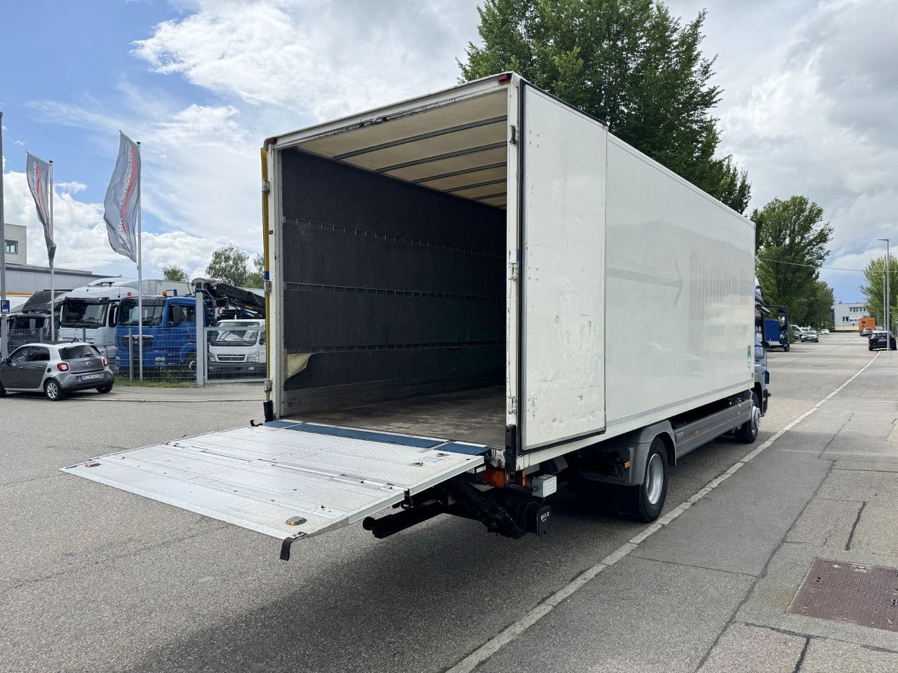 Camion fourgon Mercedes-Benz Atego 1224 L Möbelkoffer GH 6-Sitze u-LBW Umzug: photos 12