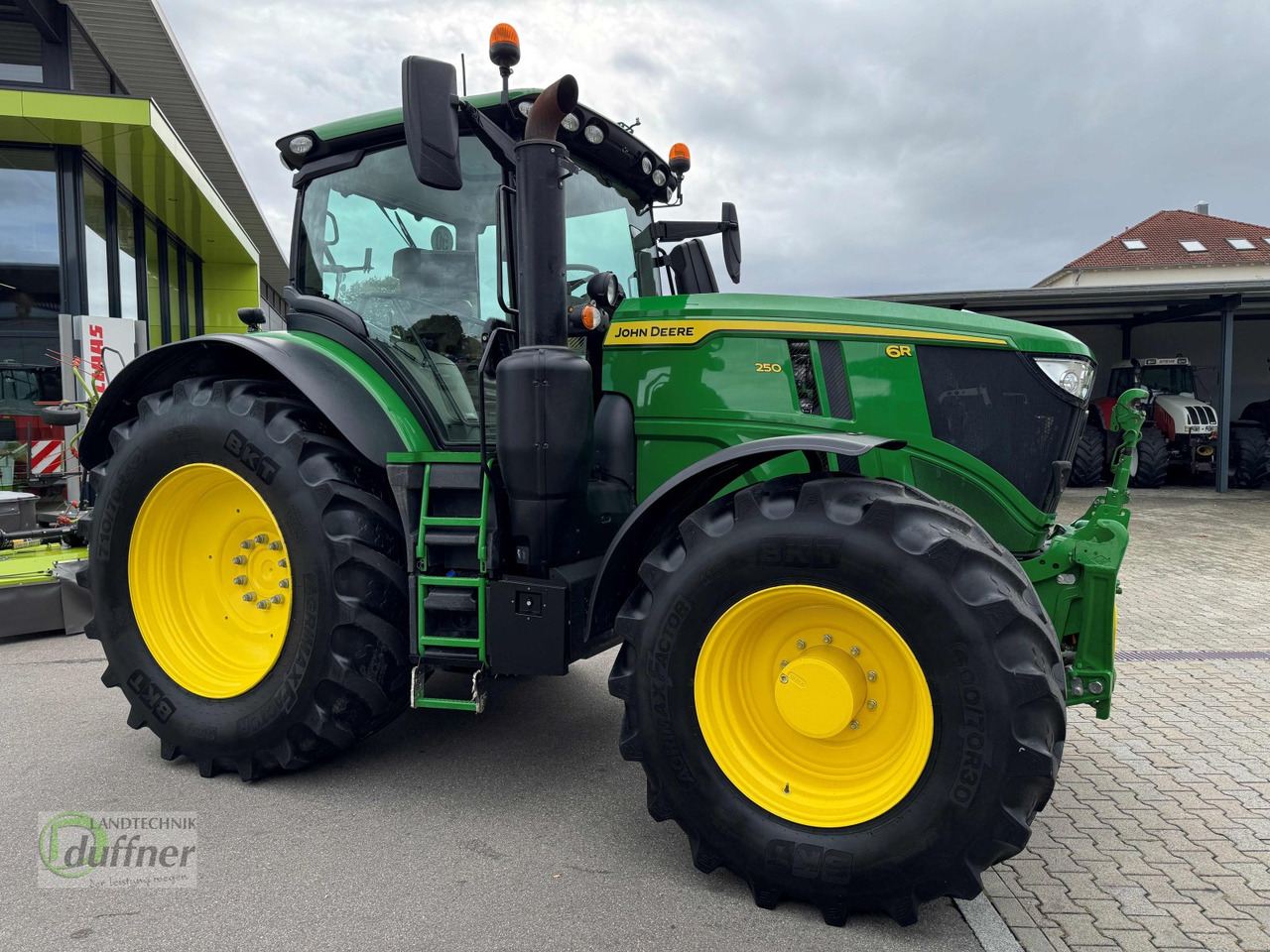 John Deere 6R 250 - Tracteur agricole: photos 1 John Deere 6R 250 - Tracteur agricole: photos 1