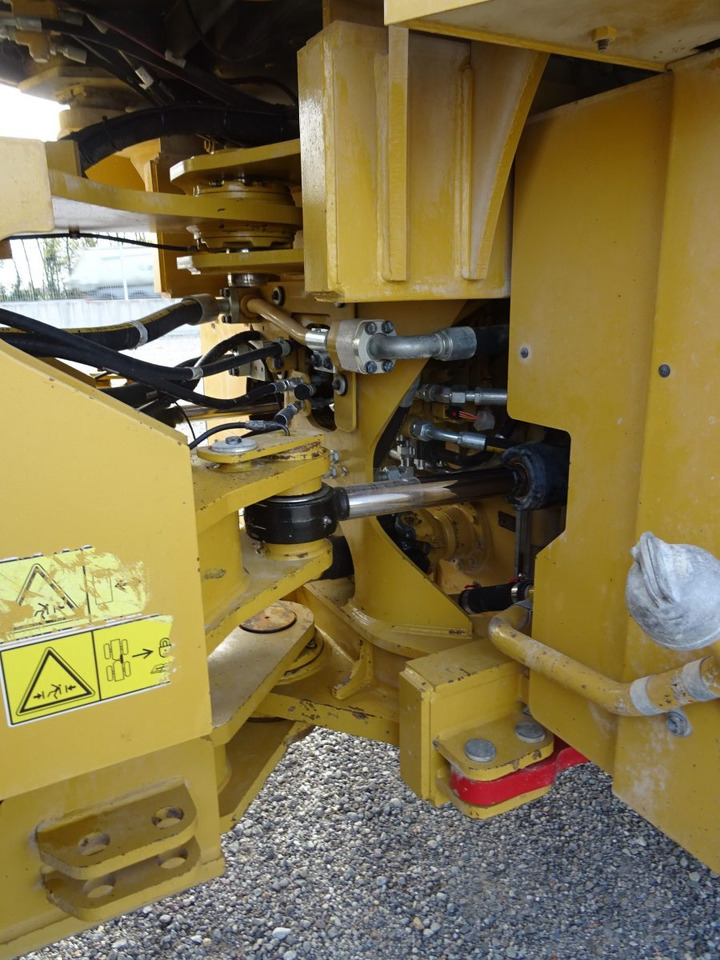 Chargeuse sur pneus CATERPILLAR 972K: photos 15