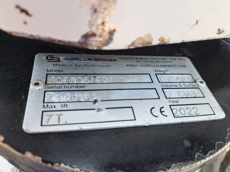 Fuchs MHL360D with low hour engine + grapple - Pelle de manutention: photos 5 Fuchs MHL360D with low hour engine + grapple - Pelle de manutention: photos 5