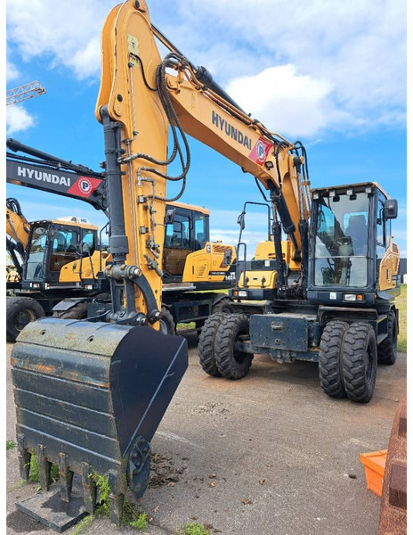 Hyundai HW140 - Pelle sur pneus: photos 4 Hyundai HW140 - Pelle sur pneus: photos 4