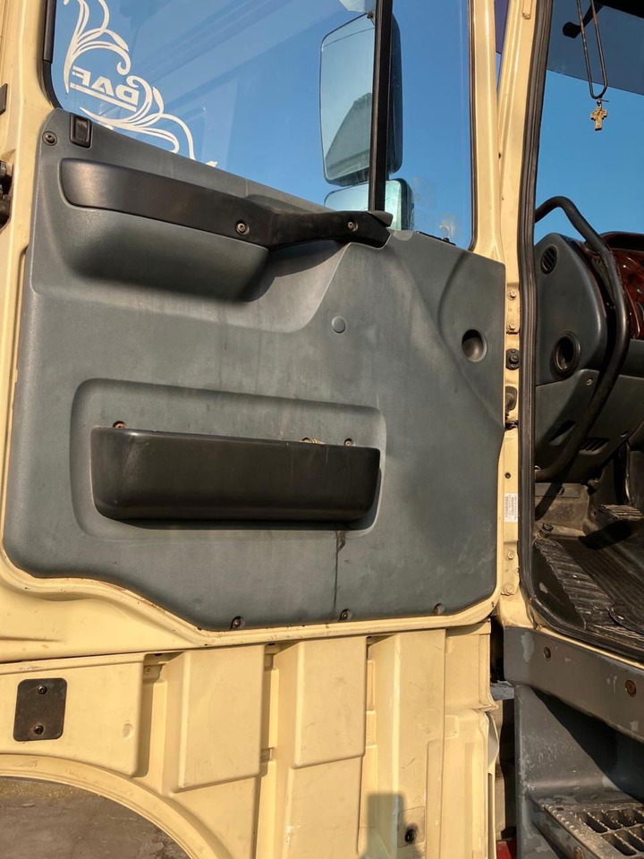 DAF XF 95 430 Platform - Camion plateau: photos 4 DAF XF 95 430 Platform - Camion plateau: photos 4