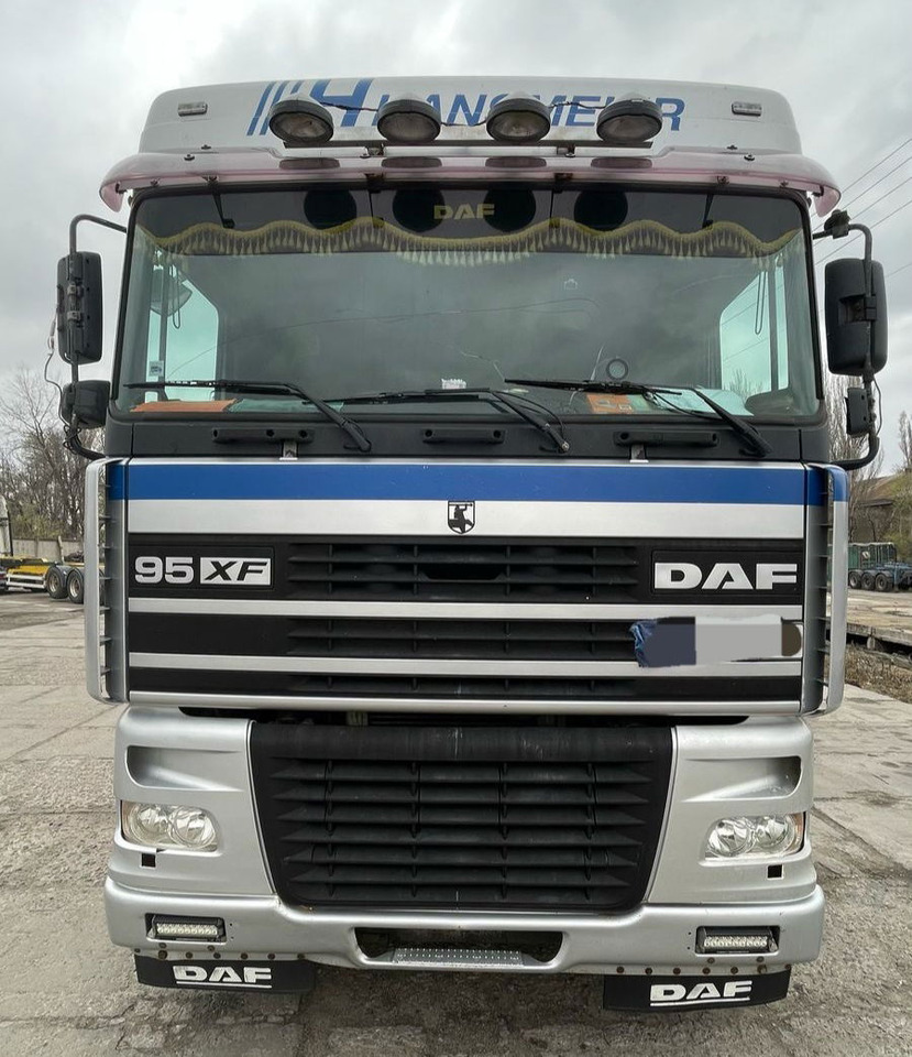 DAF XF 95.430 Tractor head 6x2 - Tracteur routier: photos 1 DAF XF 95.430 Tractor head 6x2 - Tracteur routier: photos 1