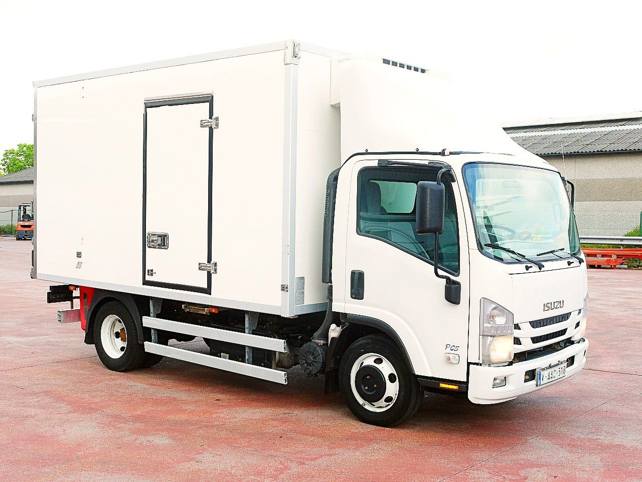Isuzu N2R 75 KUHLKOFFER THERMOKING V500 MAX €6 - Utilitaire frigorifique: photos 2 Isuzu N2R 75 KUHLKOFFER THERMOKING V500 MAX €6 - Utilitaire frigorifique: photos 2