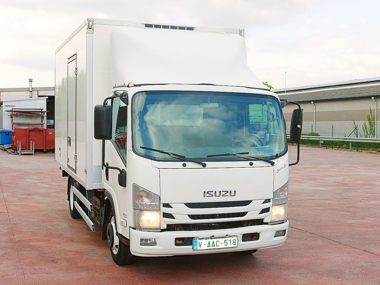 Isuzu N2R 75 KUHLKOFFER THERMOKING V500 MAX €6 - Utilitaire frigorifique: photos 1 Isuzu N2R 75 KUHLKOFFER THERMOKING V500 MAX €6 - Utilitaire frigorifique: photos 1