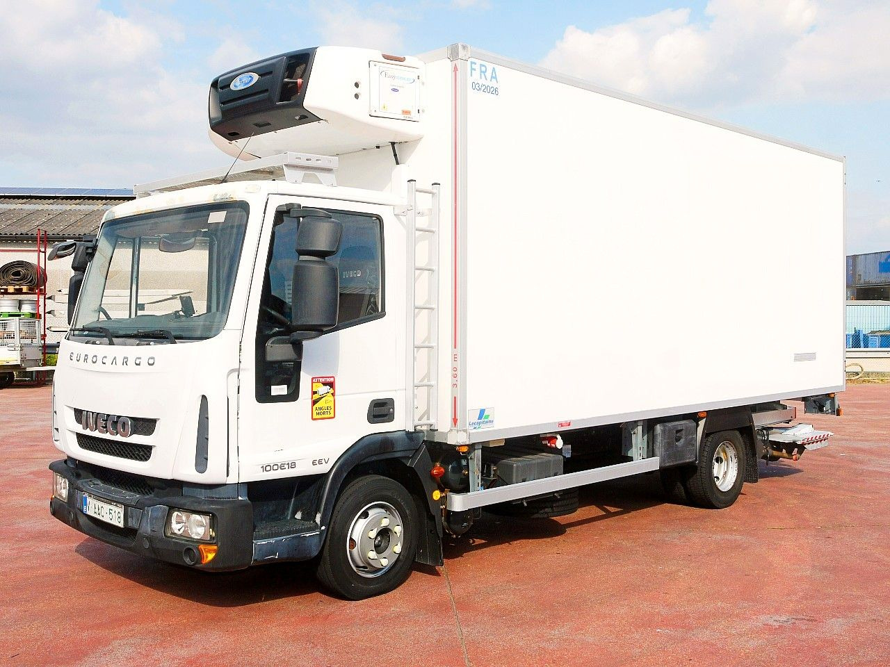 Iveco 100E18 EUROCARGO KUHLKOFFER CARRIER SUPRA 175tkm Iveco 100E18 EUROCARGO KUHLKOFFER CARRIER SUPRA 175tkm - Camion frigorifique: photos 4 Iveco 100E18 EUROCARGO KUHLKOFFER CARRIER SUPRA 175tkm Iveco 100E18 EUROCARGO KUHLKOFFER CARRIER SUPRA 175tkm - Camion frigorifique: photos 4