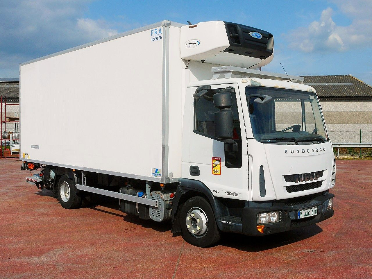 Iveco 100E18 EUROCARGO KUHLKOFFER CARRIER SUPRA 175tkm Iveco 100E18 EUROCARGO KUHLKOFFER CARRIER SUPRA 175tkm - Camion frigorifique: photos 2 Iveco 100E18 EUROCARGO KUHLKOFFER CARRIER SUPRA 175tkm Iveco 100E18 EUROCARGO KUHLKOFFER CARRIER SUPRA 175tkm - Camion frigorifique: photos 2