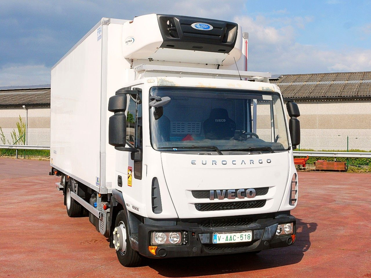 Iveco 100E18 EUROCARGO KUHLKOFFER CARRIER SUPRA 175tkm Iveco 100E18 EUROCARGO KUHLKOFFER CARRIER SUPRA 175tkm - Camion frigorifique: photos 1 Iveco 100E18 EUROCARGO KUHLKOFFER CARRIER SUPRA 175tkm Iveco 100E18 EUROCARGO KUHLKOFFER CARRIER SUPRA 175tkm - Camion frigorifique: photos 1