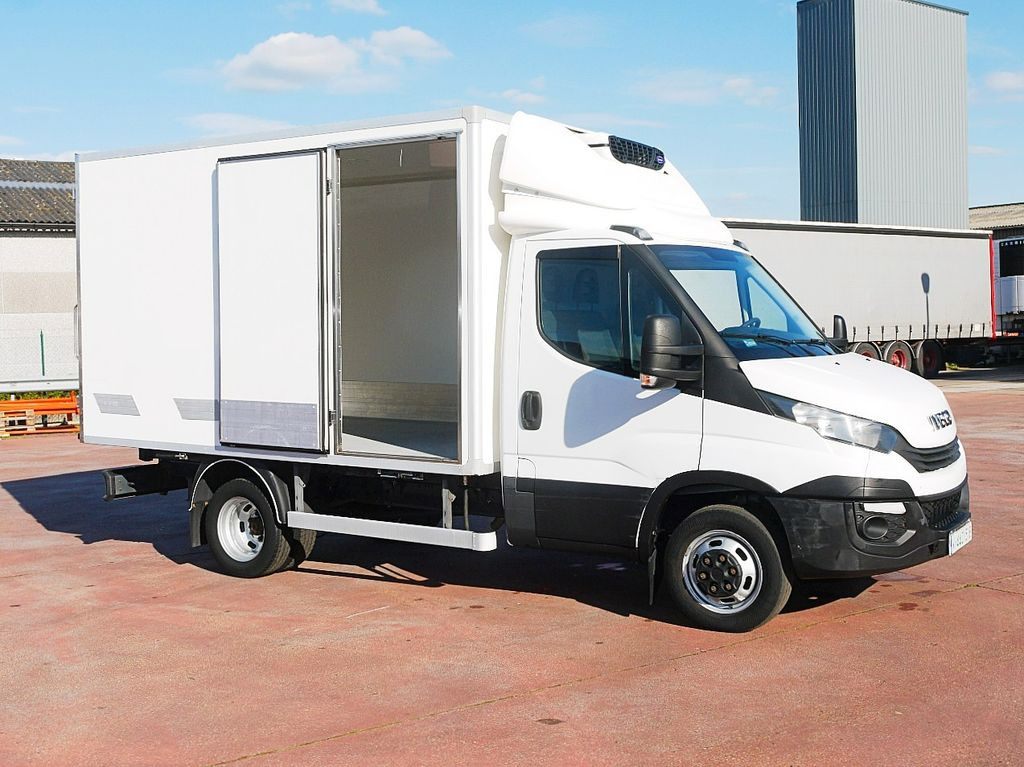 Iveco 35C14 DAILY KUHLKOFFER CARRIER VIENTO A/C - Utilitaire frigorifique: photos 3 Iveco 35C14 DAILY KUHLKOFFER CARRIER VIENTO A/C - Utilitaire frigorifique: photos 3