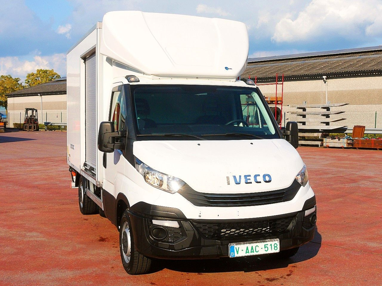 Iveco 35S14 DAILY ISOTHERMKOFFER LADEBORDWAND luft fed - Utilitaire frigorifique: photos 1 Iveco 35S14 DAILY ISOTHERMKOFFER LADEBORDWAND luft fed - Utilitaire frigorifique: photos 1