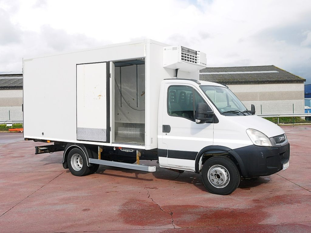 Iveco 60C15 65 70 DAILY KUHLKOFFER THERMOKING V500 A/C - Utilitaire frigorifique: photos 3 Iveco 60C15 65 70 DAILY KUHLKOFFER THERMOKING V500 A/C - Utilitaire frigorifique: photos 3