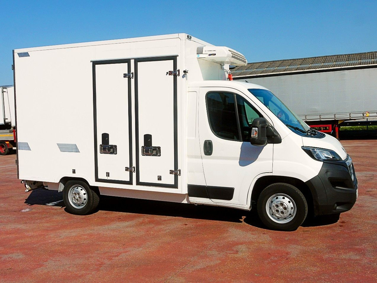 Peugeot BOXER KUHLKOFFER THERMOKING V200 MULTI -20C A/C - Utilitaire frigorifique: photos 3 Peugeot BOXER KUHLKOFFER THERMOKING V200 MULTI -20C A/C - Utilitaire frigorifique: photos 3