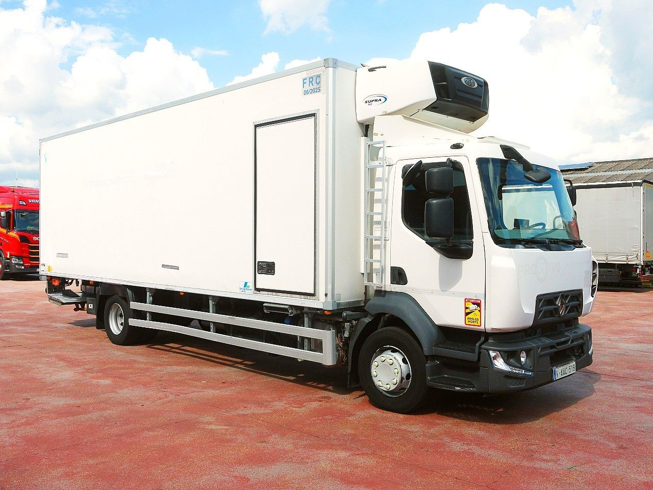 Renault D 16 250 KUHLKOFER CARRIER SUPRA 850 / KLIMA A/C - Camion frigorifique: photos 2 Renault D 16 250 KUHLKOFER CARRIER SUPRA 850 / KLIMA A/C - Camion frigorifique: photos 2