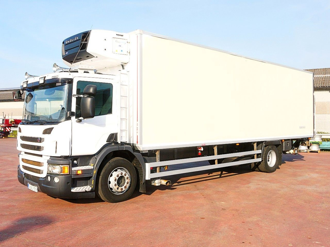 Scania P 230 KUHLKOFFER CARRIER SUPRA 950 MT A/C Scania P 230 KUHLKOFFER CARRIER SUPRA 950 MT A/C - Camion frigorifique: photos 4 Scania P 230 KUHLKOFFER CARRIER SUPRA 950 MT A/C Scania P 230 KUHLKOFFER CARRIER SUPRA 950 MT A/C - Camion frigorifique: photos 4