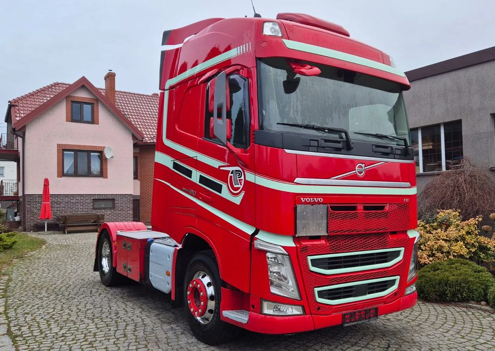 Volvo FH GLOBETROTTER - Tracteur routier: photos 3 Volvo FH GLOBETROTTER - Tracteur routier: photos 3
