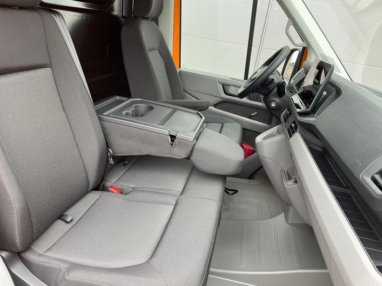 Voiture MAN TGE 3.180 Kasten L3H2 ACC LED STANDHZ NAVI: photos 27 Voiture MAN TGE 3.180 Kasten L3H2 ACC LED STANDHZ NAVI: photos 27